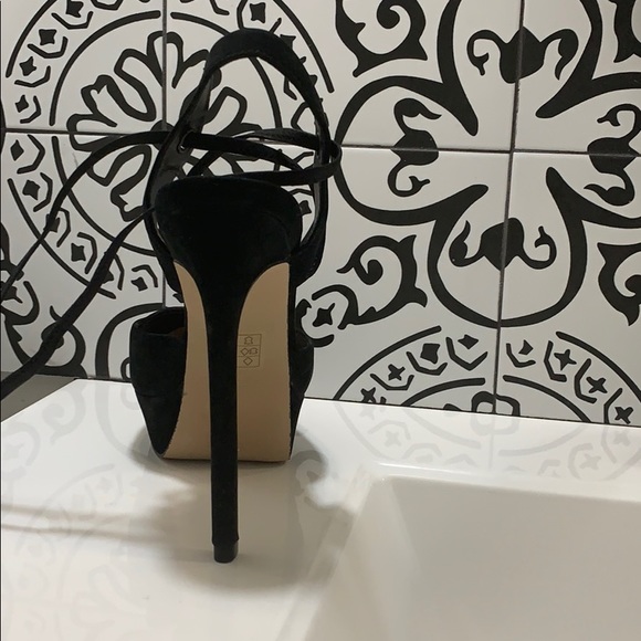 Gorgeous Aldo tie up platform heel!! - Picture 5 of 8